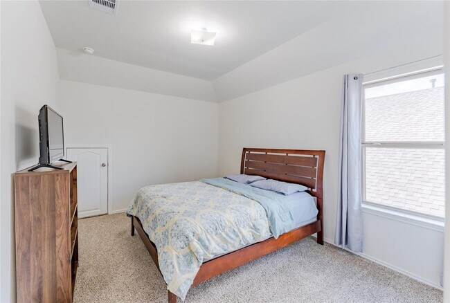 Building Photo - 8327 Threadfin Wy