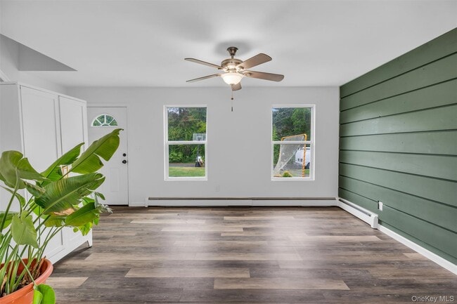 Building Photo - 98 Dahlia Dr
