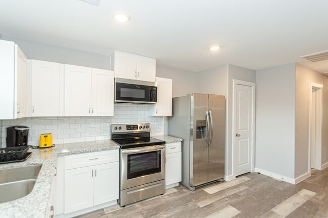 Building Photo - 618 Maple Way St