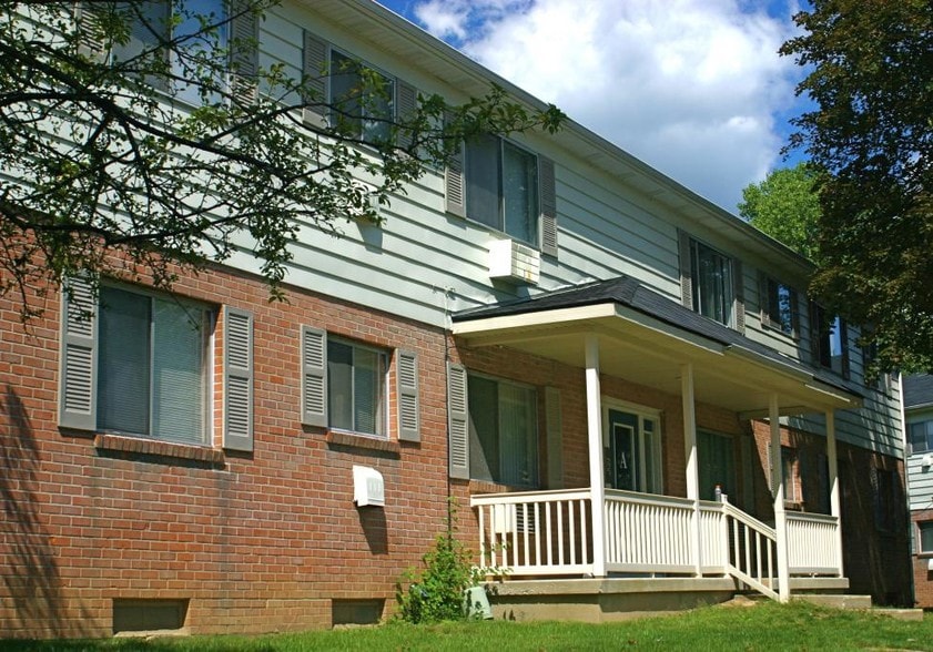 Huntington Circle - Huntington Circle Apartments