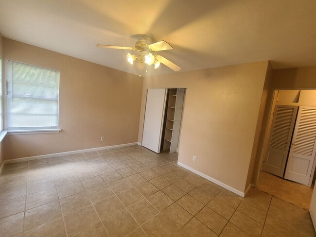 Building Photo - 3 Bedroom House in Normal