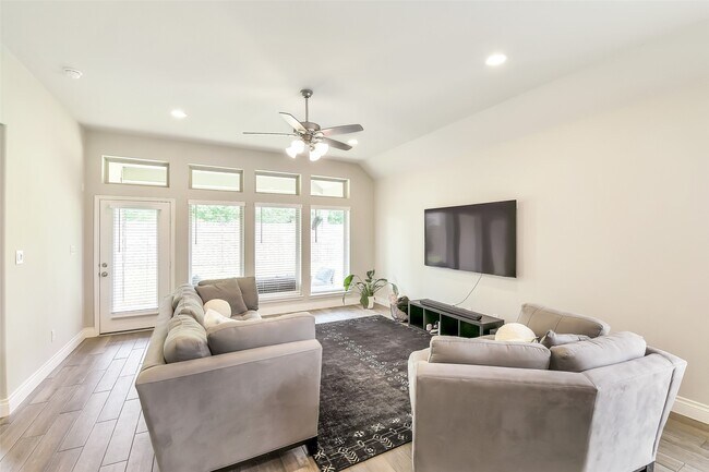 Building Photo - 19827 Bronze Spur Ct