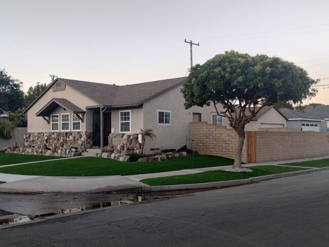 Building Photo - 21634 Linda Dr