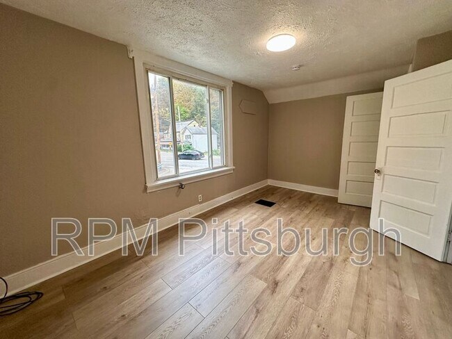 Building Photo - 102 Ivy St