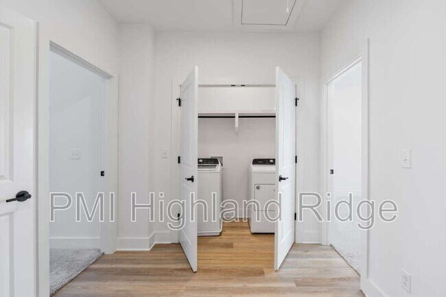 Building Photo - 700 N Dupont Ave