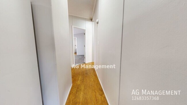 Building Photo - 45961 Jefferson Ave - Spacious & Stylish C...