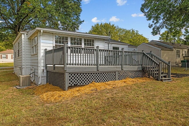 Building Photo - 1122 Roxton Dr