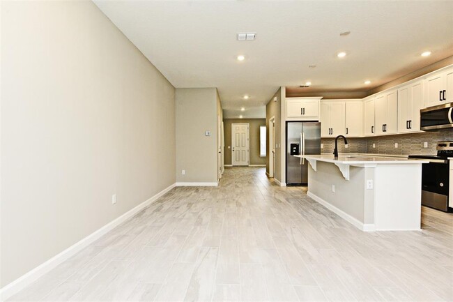 Building Photo - 627 Bayhawk St