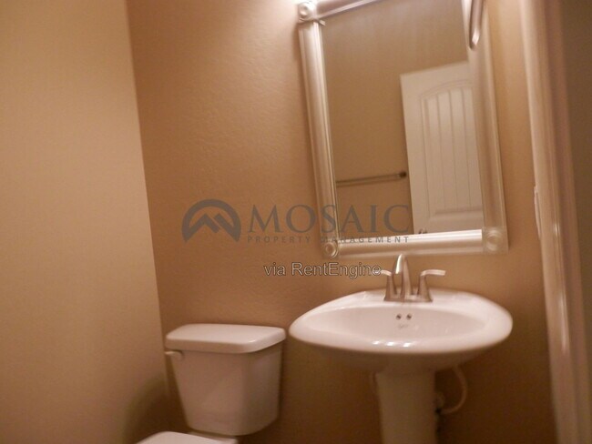 Building Photo - 1463 E Prescott Pl