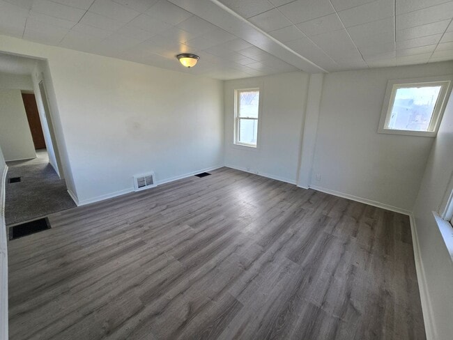 Building Photo - $850 - 1 Bed 1 Bath Home