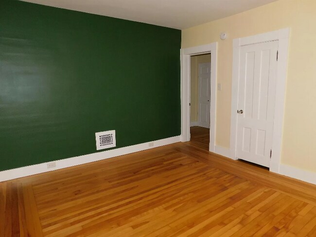 Building Photo - 46 Kingsley Ave