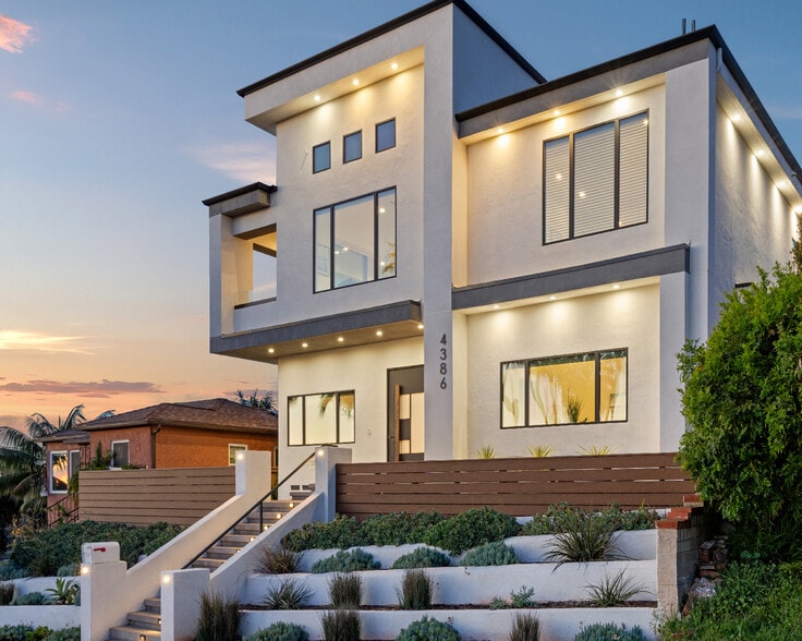 Building Photo - 4386 Newport Ave