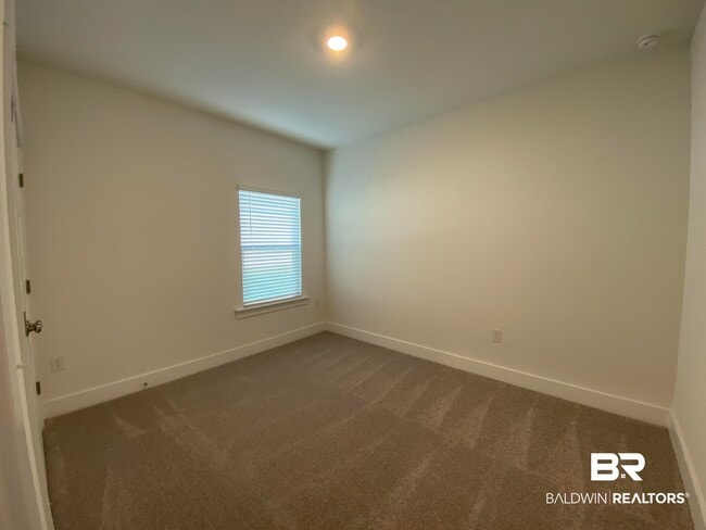Building Photo - 510 Hardwood Ave