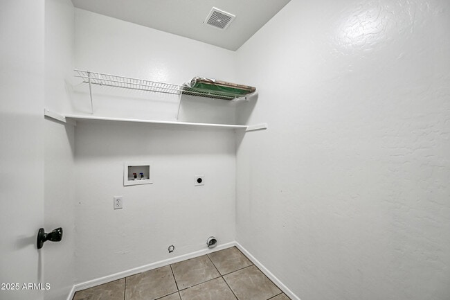 Building Photo - 1060 W Mesquite Ave