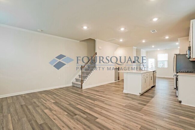 Building Photo - Three Story Town Home | Entry Level Bedroo...