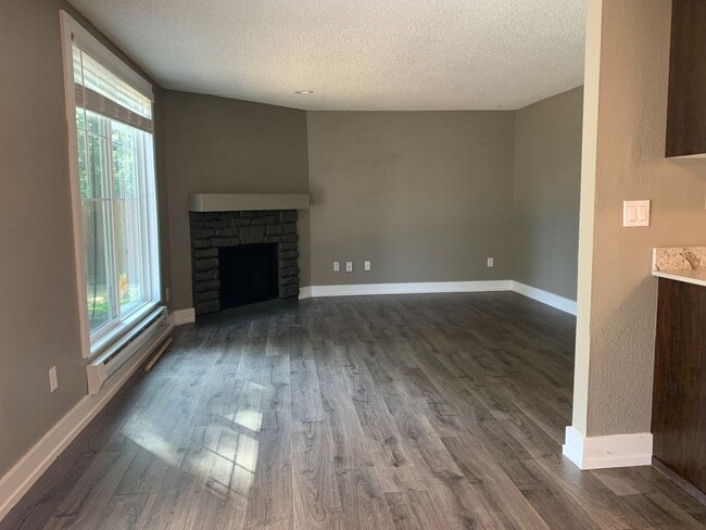 Building Photo - 2 Bedroom/1bath in Tacoma - 4Plex APPLICAT...