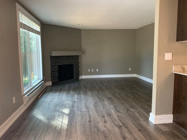 Building Photo - 2 Bedroom/1bath in Tacoma - 4Plex