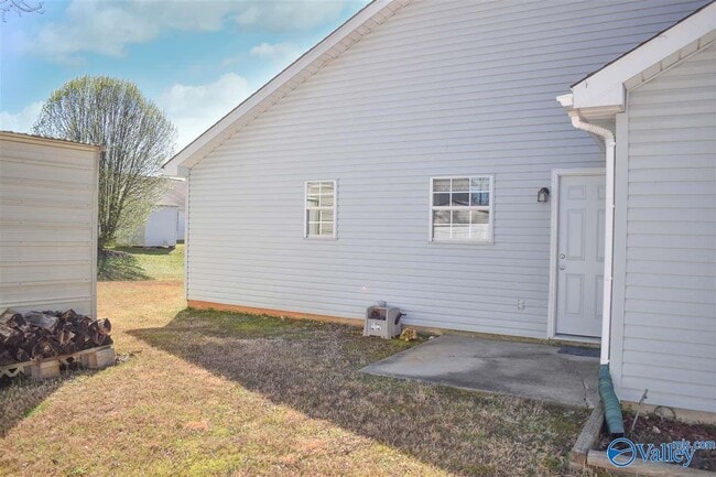 Building Photo - 120 Grey Fawn Trail