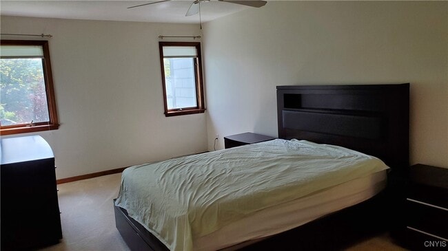 Building Photo - 461 Summerhaven Dr N