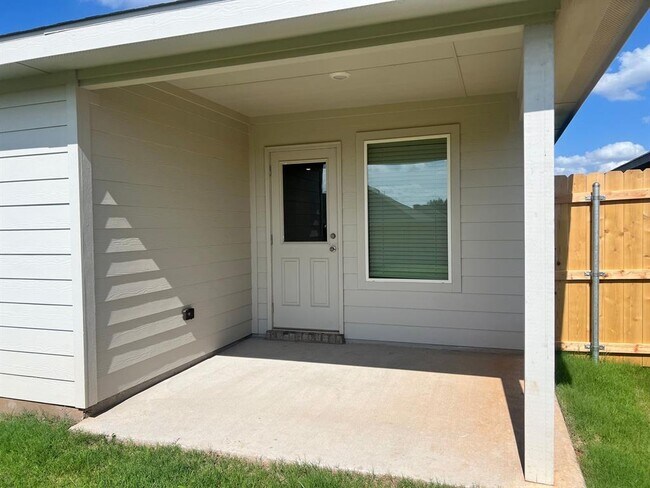 Building Photo - 2925 Firefly Dr
