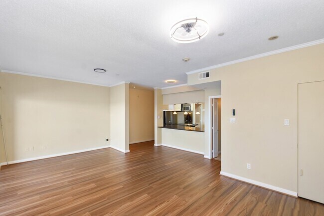 Building Photo - 351 Lakeside Ln