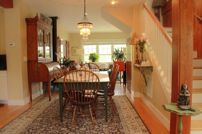 Building Photo - 26 N Main St