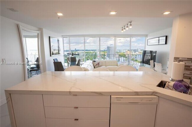 Building Photo - 7601 E Treasure Dr