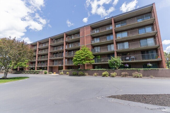 Building Photo - 144 Marble St