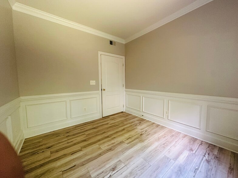 Building Photo - 10600 Provincial Dr