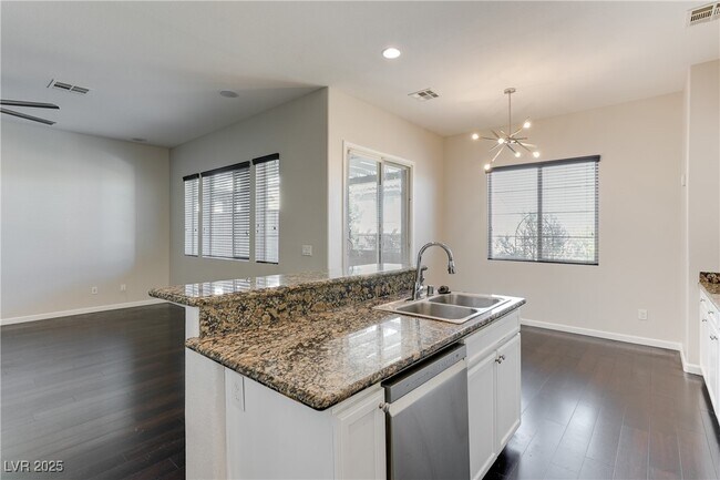 Building Photo - 6632 Ditmars St