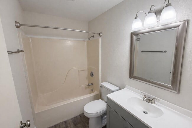 Building Photo - 1709 Hanover Blvd