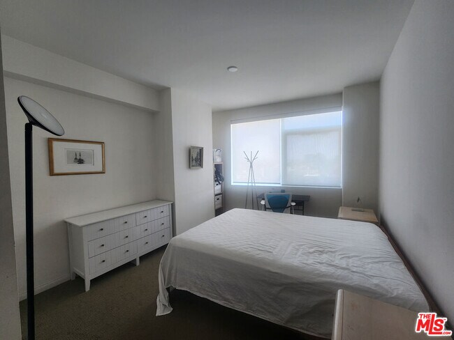 Building Photo - 3785 Wilshire Blvd