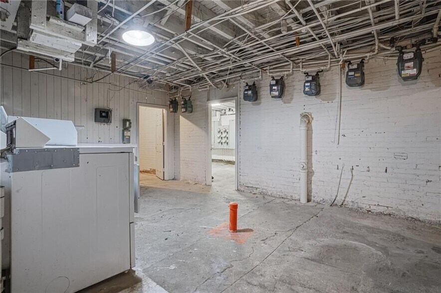 Building Photo - 937 Social St