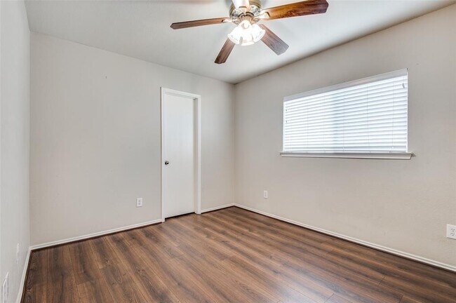 Building Photo - 2017 Laughlin Rd