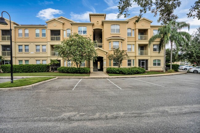 Building Photo - Charming 2/2 Condo with Garage & Amenities...