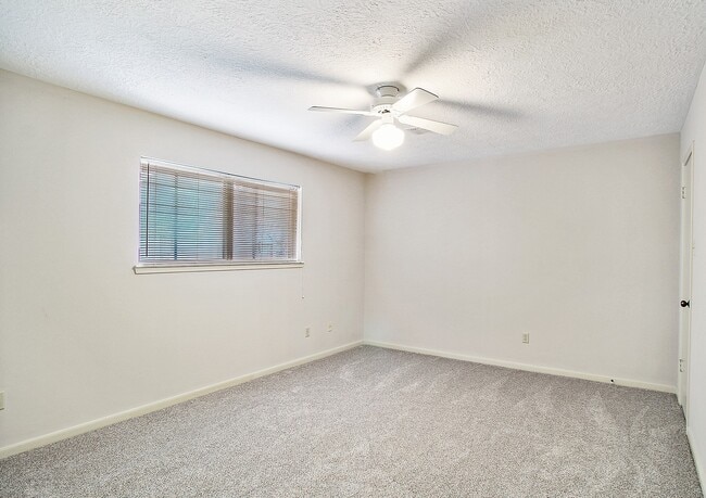 Building Photo - 5402 Summerfield Ln