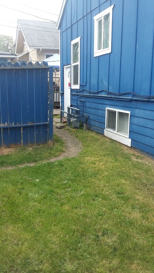 Building Photo - 1 bedroom apartment near PSNS