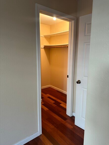 Building Photo - 200 SW Florence Ave