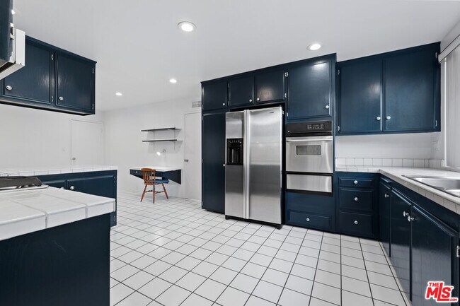 Building Photo - 6441 Tahoe Dr