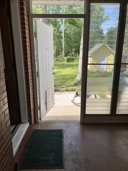Breezeway - 203 Woodland Dr