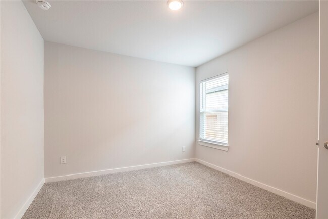 Building Photo - 4519 Pinehurst Trce Dr
