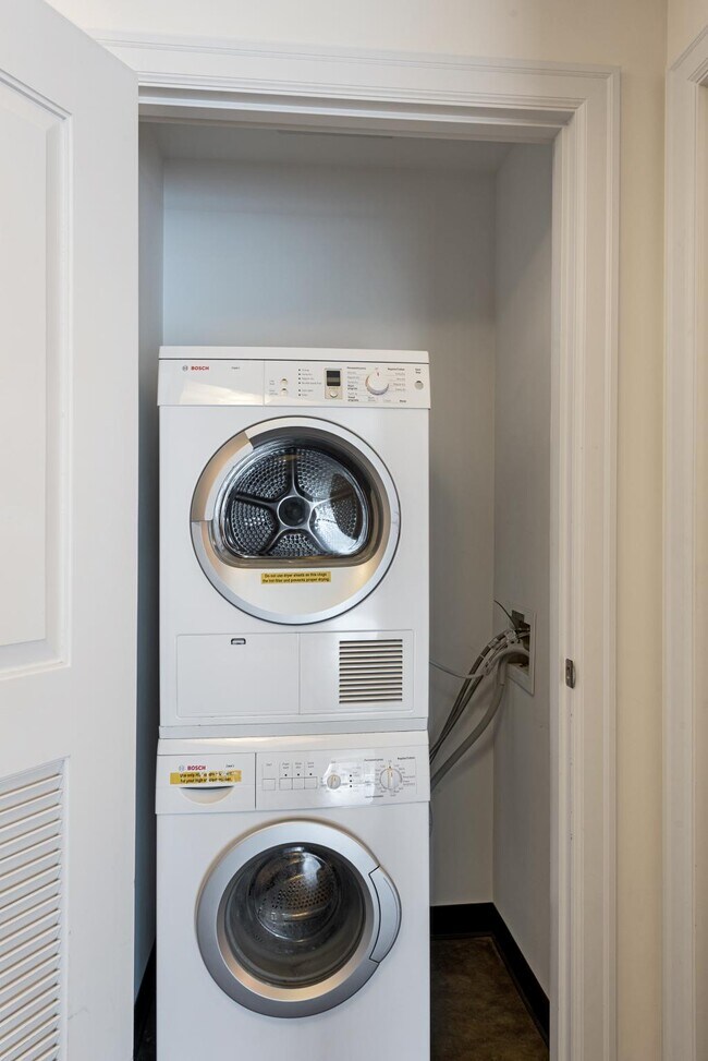 Building Photo - The Escala Condominiums - 1 bedroom + den