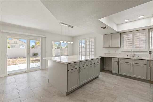 Building Photo - Completely Remodeled Modern 3 Bedroom Prop...