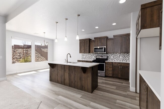 Building Photo - 6118 S Salix Wy