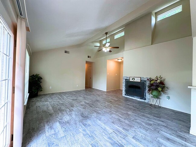 Building Photo - 17802 Autumn Trails Ln