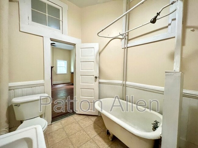 Building Photo - 33 Starnes Ave