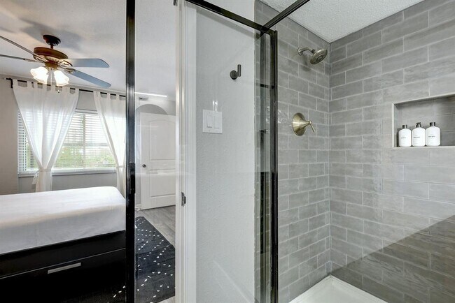 Building Photo - 1202 Newning Ave