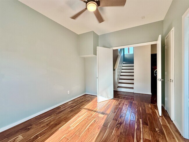 Building Photo - 608 W Drew St