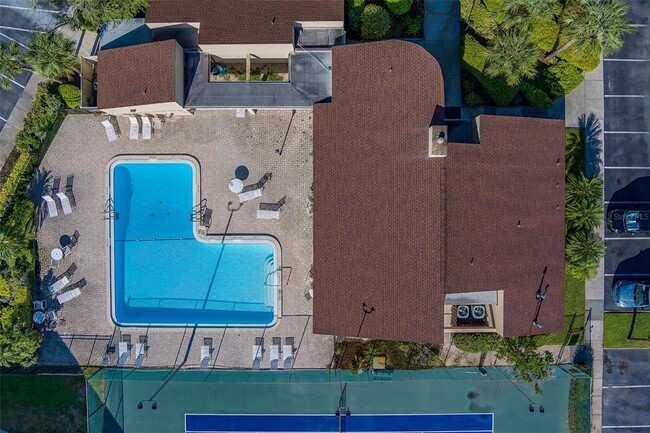 Building Photo - 890 N Village Dr