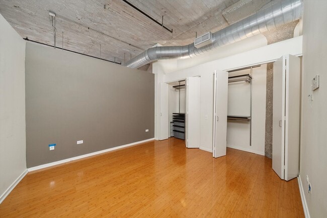 Building Photo - 900 N Kingsbury St
